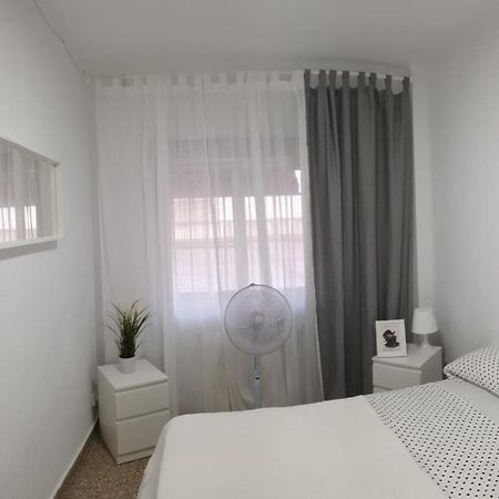 Apartment For 6 People. 瓦伦西亚 外观 照片