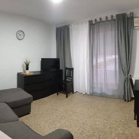 Apartment For 6 People. 瓦伦西亚 外观 照片
