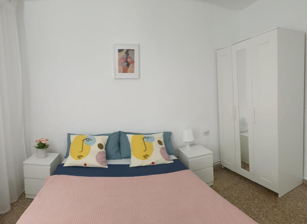 Apartment For 6 People. 瓦伦西亚 外观 照片